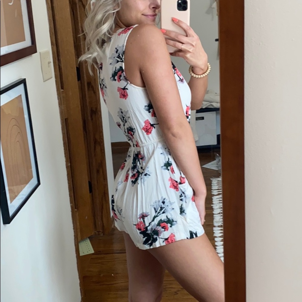 Floral romper! - Picture 4 of 4